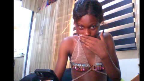 coco_petitqueen online show from 01/19/25, 02:06