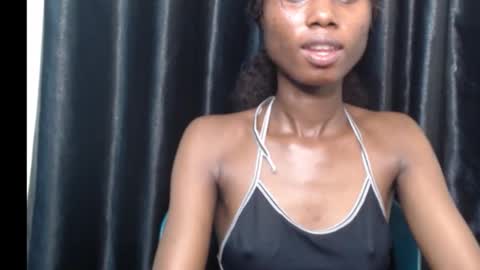 coco_petitqueen online show from 10/03/25, 10:23