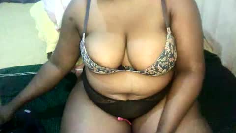 Snapshot of coco_vibes chatting on 05/22/26, 12:55 Zuri online show from 05/22/26, 12:55