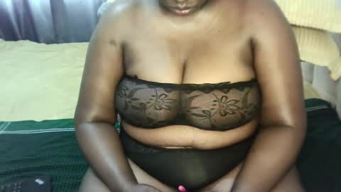 Snapshot of coco_vibes chatting on 05/28/26, 10:56 Zuri online show from 05/28/26, 10:56
