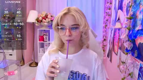 Mia online show from 09/09/25, 11:43