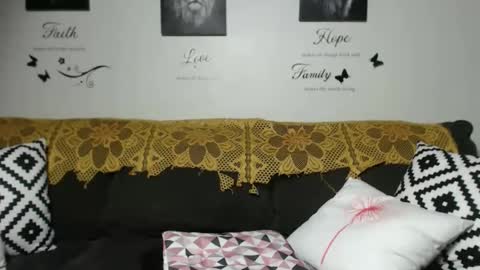 CocosCreamy online show from 11/26/25, 01:34