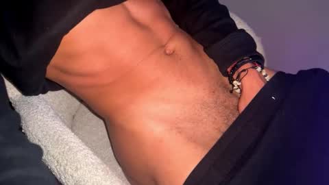 Snapshot of coitzzz chatting on 10/20/25, 03:40 coitzzz online show from 10/20/25, 03:40