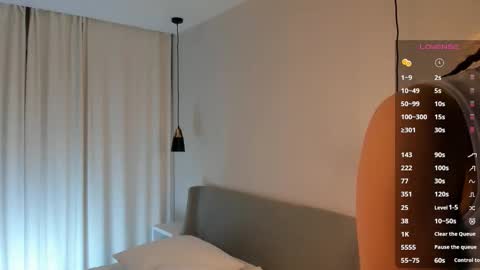 Snapshot of colbymcroberts chatting on 09/29/25, 01:00 Carry online show from 09/29/25, 01:00