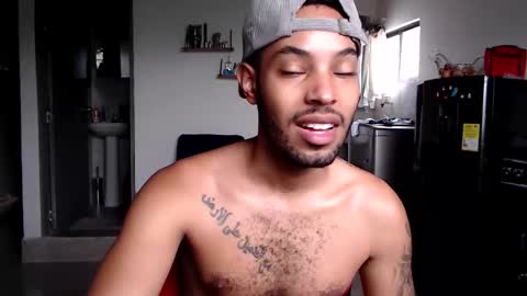 Snapshot of colinlatinbrown chatting on 05/08/26, 01:05 IG online show from 05/08/26, 01:05