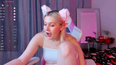Snapshot of colleen_blake chatting on 12/27/24, 04:04 Collen Mon Tue Wed Thu Fri GMT 3 0300am - 0900am online show from 12/27/24, 04:04