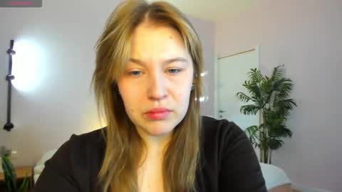 Collen Mon Tue Wed Thu Fri GMT 3 0300am - 0900am  online show from 02/15/26, 04:58