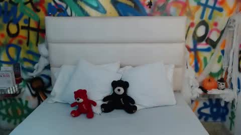 valentina online show from 10/17/25, 12:19