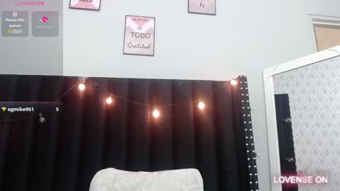 Snapshot of colombia_mommy_ chatting on 12/12/24, 12:33  GRETCHEN  online show from 12/12/24, 12:33