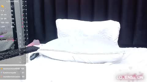 Snapshot of colombia_mommy_ chatting on 12/30/24, 03:13  GRETCHEN  online show from 12/30/24, 03:13
