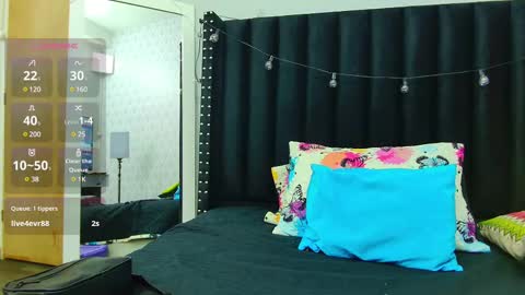 Snapshot of colombia_mommy_ chatting on 02/14/25, 12:25  GRETCHEN  online show from 02/14/25, 12:25