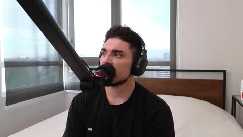 Snapshot of colomchil chatting on 10/21/25, 09:59 colomchil online show from 10/21/25, 09:59