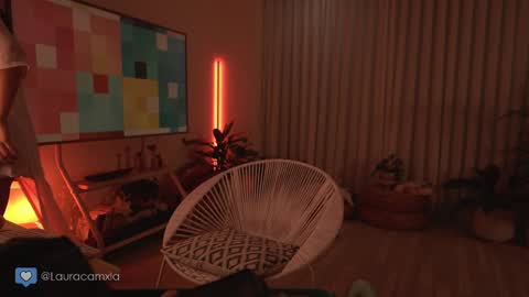 Laura online show from 09/22/25, 01:18