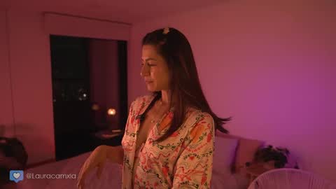 Laura online show from 10/16/25, 11:06