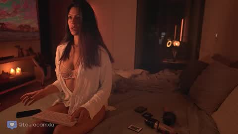 Laura online show from 10/19/25, 11:27