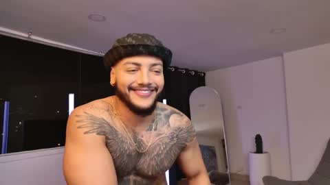 Snapshot of colton_mars chatting on 10/17/25, 02:04 Jhoan online show from 10/17/25, 02:04