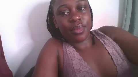 Snapshot of comicalcara chatting on 01/14/25, 12:00 Cara online show from 01/14/25, 12:00