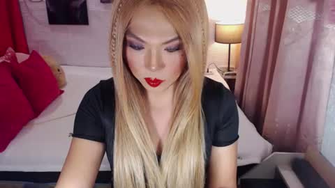 Snapshot of commanderofsexx chatting on 07/04/26, 10:10 QUEEN SABRINA online show from 07/04/26, 10:10