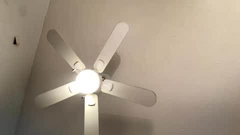 Snapshot of comnfromme1 chatting on 09/18/25, 10:56 comnfromme1 online show from 09/18/25, 10:56