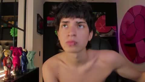 connor_stone_ online show from 11/23/25, 07:46