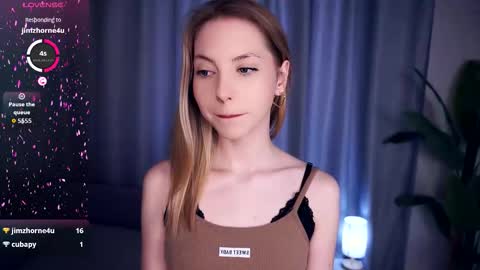 Snapshot of constanceglascov chatting on 09/16/25, 05:41 Hello im Sofia Welcme to my room .More hugs and kiss for you online show from 09/16/25, 05:41