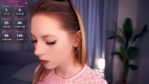 Snapshot of constanceglascov chatting on 09/17/25, 06:26 Hello im Sofia Welcme to my room .More hugs and kiss for you online show from 09/17/25, 06:26