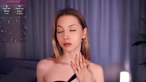 Snapshot of constanceglascov chatting on 10/03/25, 07:27 Hello im Sofia Welcme to my room .More hugs and kiss for you online show from 10/03/25, 07:27