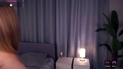 Snapshot of constanceglascov chatting on 10/14/25, 06:36 Hello im Sofia Welcme to my room .More hugs and kiss for you online show from 10/14/25, 06:36