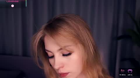 Snapshot of constanceglascov chatting on 10/18/25, 06:26 Hello im Sofia Welcme to my room .More hugs and kiss for you online show from 10/18/25, 06:26