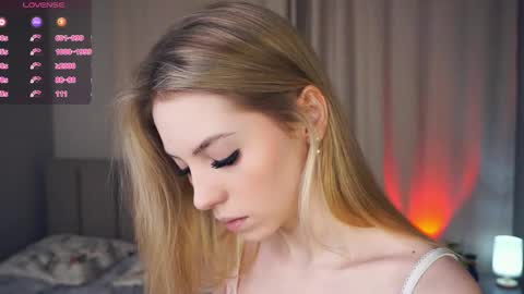 Hello im Sofia Welcme to my room .More hugs and kiss for you online show from 12/01/25, 07:02