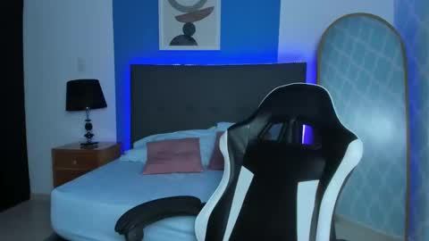  CORA  online show from 10/04/25, 01:09