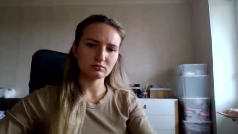 cora_fora online show from 09/16/25, 08:04