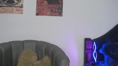 Coralie Bronson online show from 02/14/26, 04:09