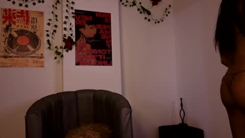 Snapshot of coraliebronson chatting on 05/17/26, 01:36 Coralie Bronson online show from 05/17/26, 01:36