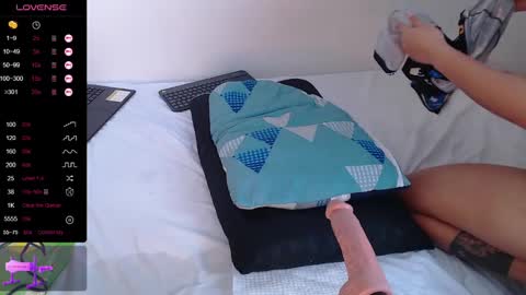 Snapshot of coraline2911 chatting on 12/06/24, 07:23 coraline2911 online show from 12/06/24, 07:23