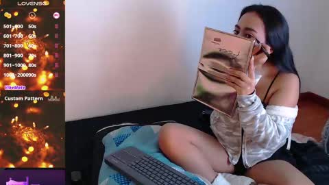 Snapshot of coraline2911 chatting on 12/20/24, 11:00 coraline2911 online show from 12/20/24, 11:00