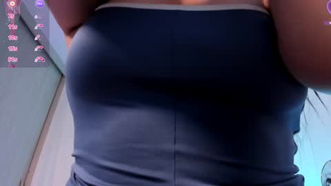 Coralinekam1 online show from 01/15/25, 04:11