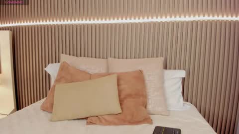 coralineross_ online show from 02/14/25, 02:12