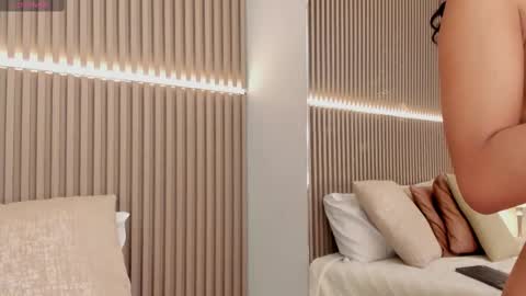 coralineross_ online show from 02/15/25, 02:22