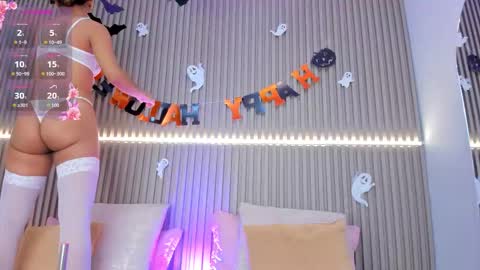 coralineross_ online show from 10/15/25, 11:10