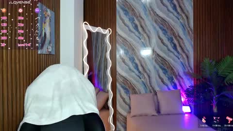 corall_tay1 online show from 04/16/26, 11:55