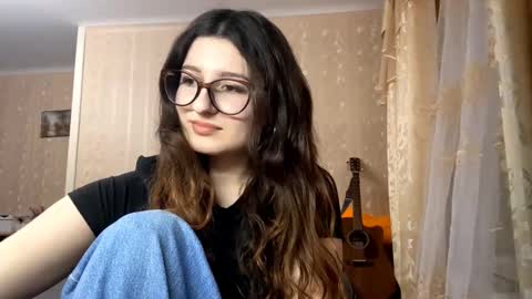 Elisheva online show from 11/10/25, 01:21