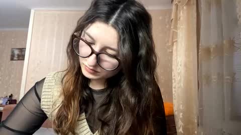 Elisheva online show from 11/11/25, 01:55