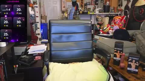 Snapshot of coreyniles96 chatting on 10/18/25, 01:52 CoreyNiles96 online show from 10/18/25, 01:52