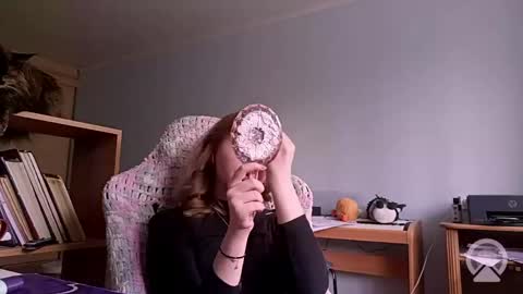 Elvi online show from 05/30/26, 09:06
