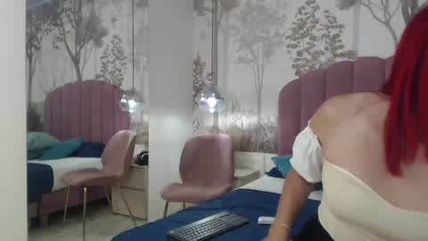 Snapshot of corineray chatting on 09/12/25, 08:42 corineray online show from 09/12/25, 08:42