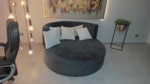 Corinne Russo online show from 09/29/25, 05:45