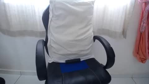 Snapshot of corolaxxl chatting on 10/01/25, 05:41 corolaxxl online show from 10/01/25, 05:41