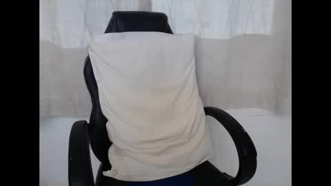 Snapshot of corolaxxl chatting on 11/15/25, 03:26 corolaxxl online show from 11/15/25, 03:26