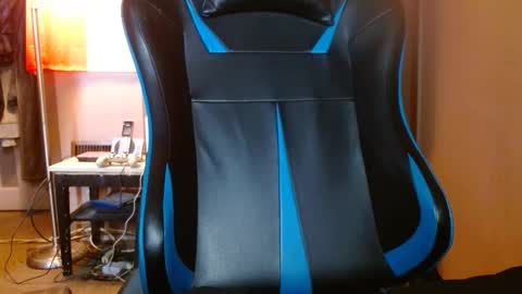 Snapshot of cosmicjones88 chatting on 12/25/24, 02:13 cosmicjones88 online show from 12/25/24, 02:13